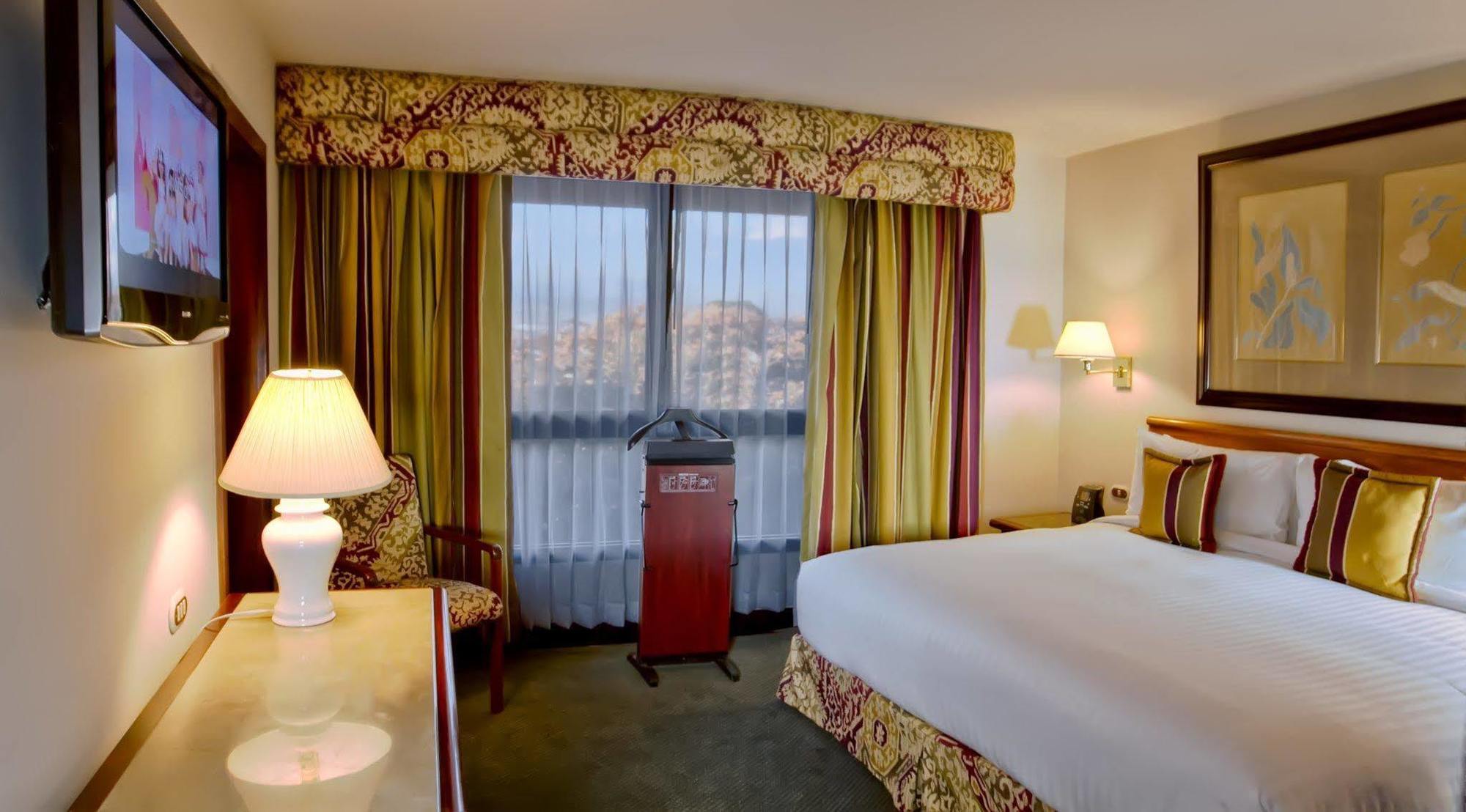 The Bear Hotel Девизес Екстериор снимка