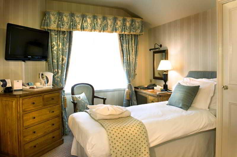 The Bear Hotel Девизес Екстериор снимка