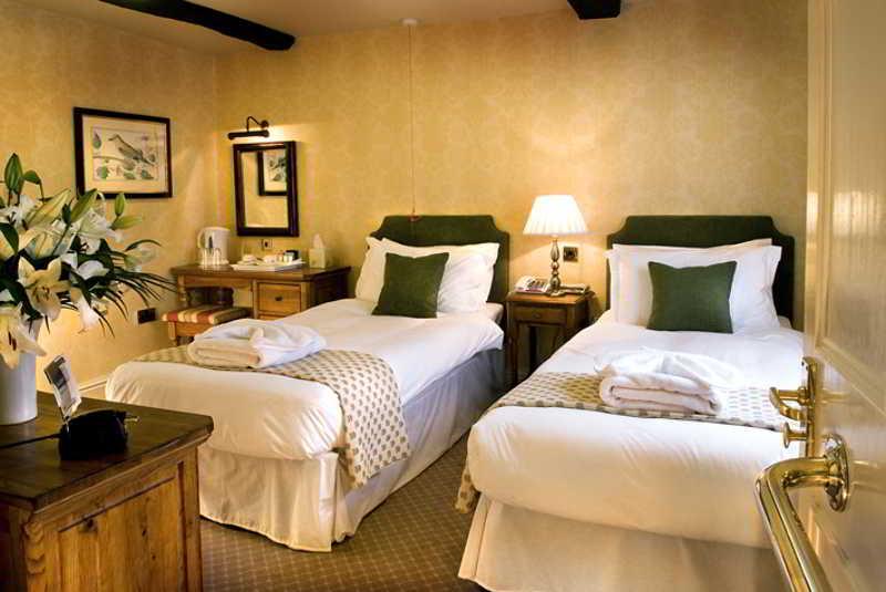 The Bear Hotel Девизес Екстериор снимка