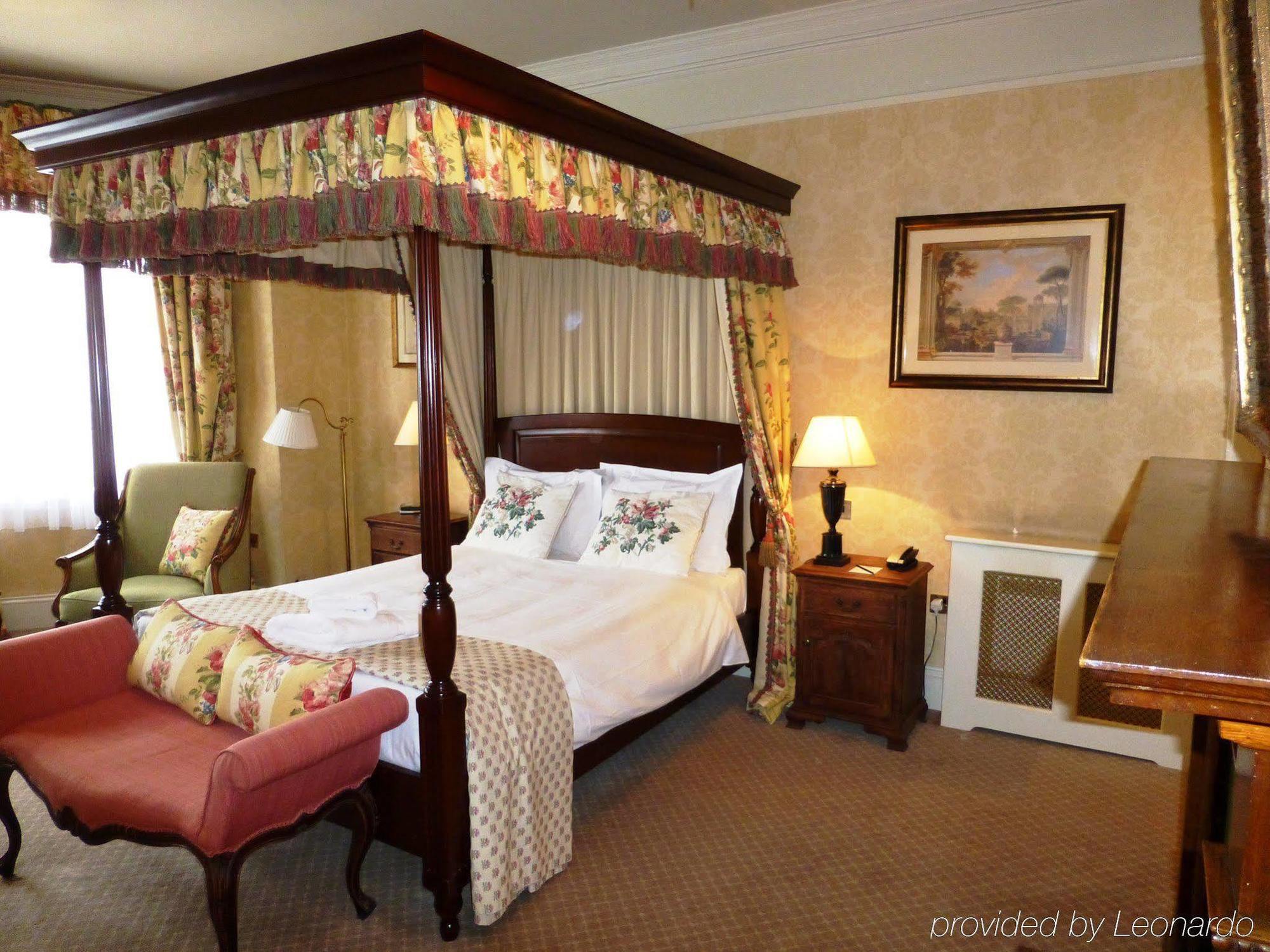 The Bear Hotel Девизес Екстериор снимка