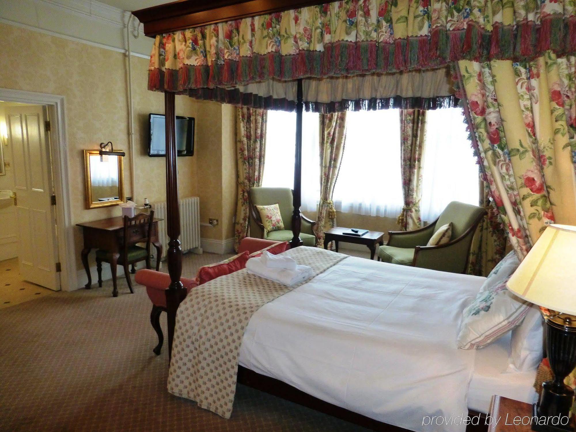 The Bear Hotel Девизес Екстериор снимка