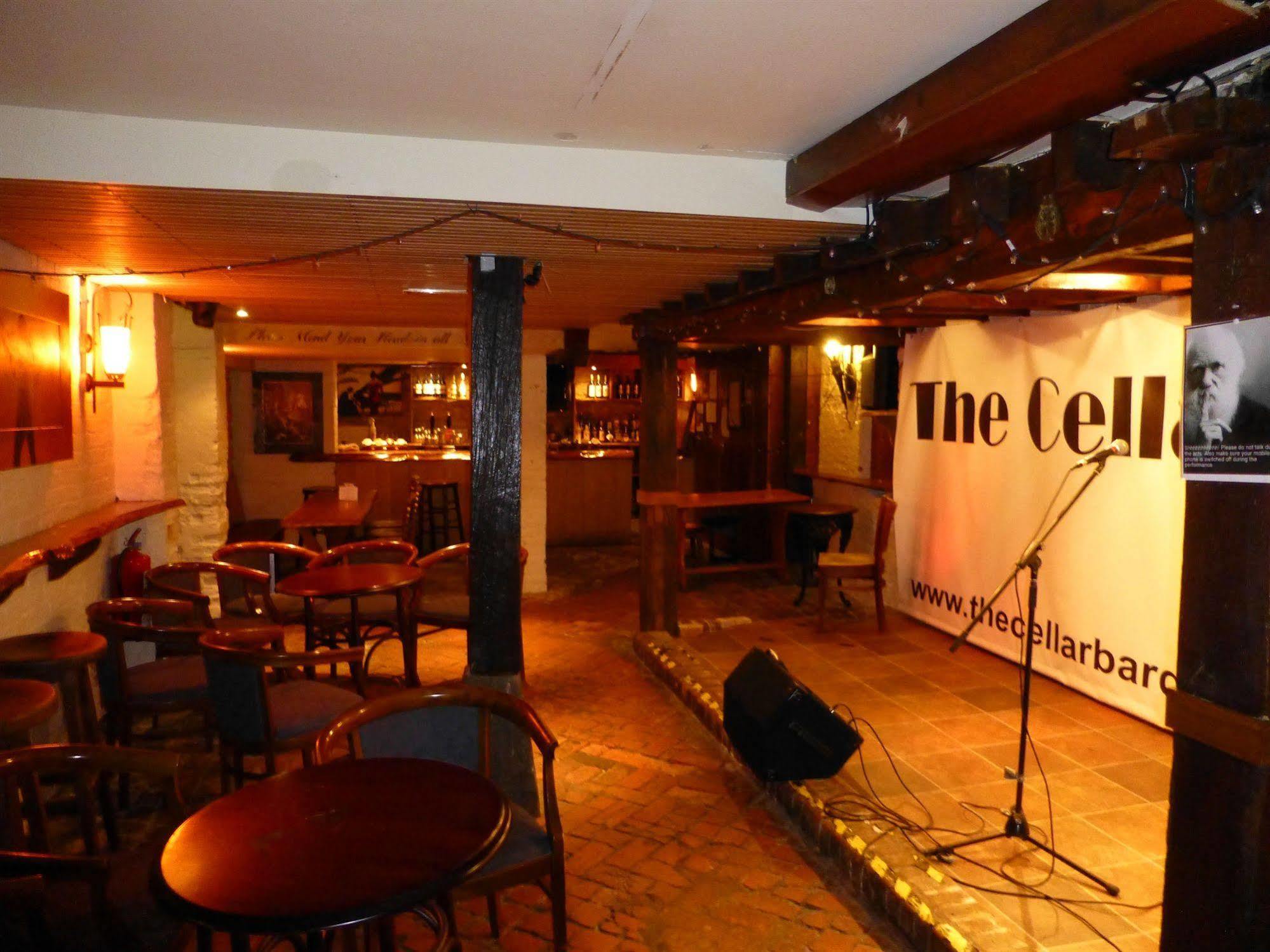 The Bear Hotel Девизес Екстериор снимка