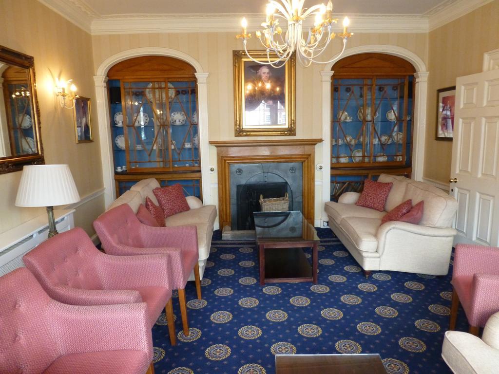 The Bear Hotel Девизес Екстериор снимка