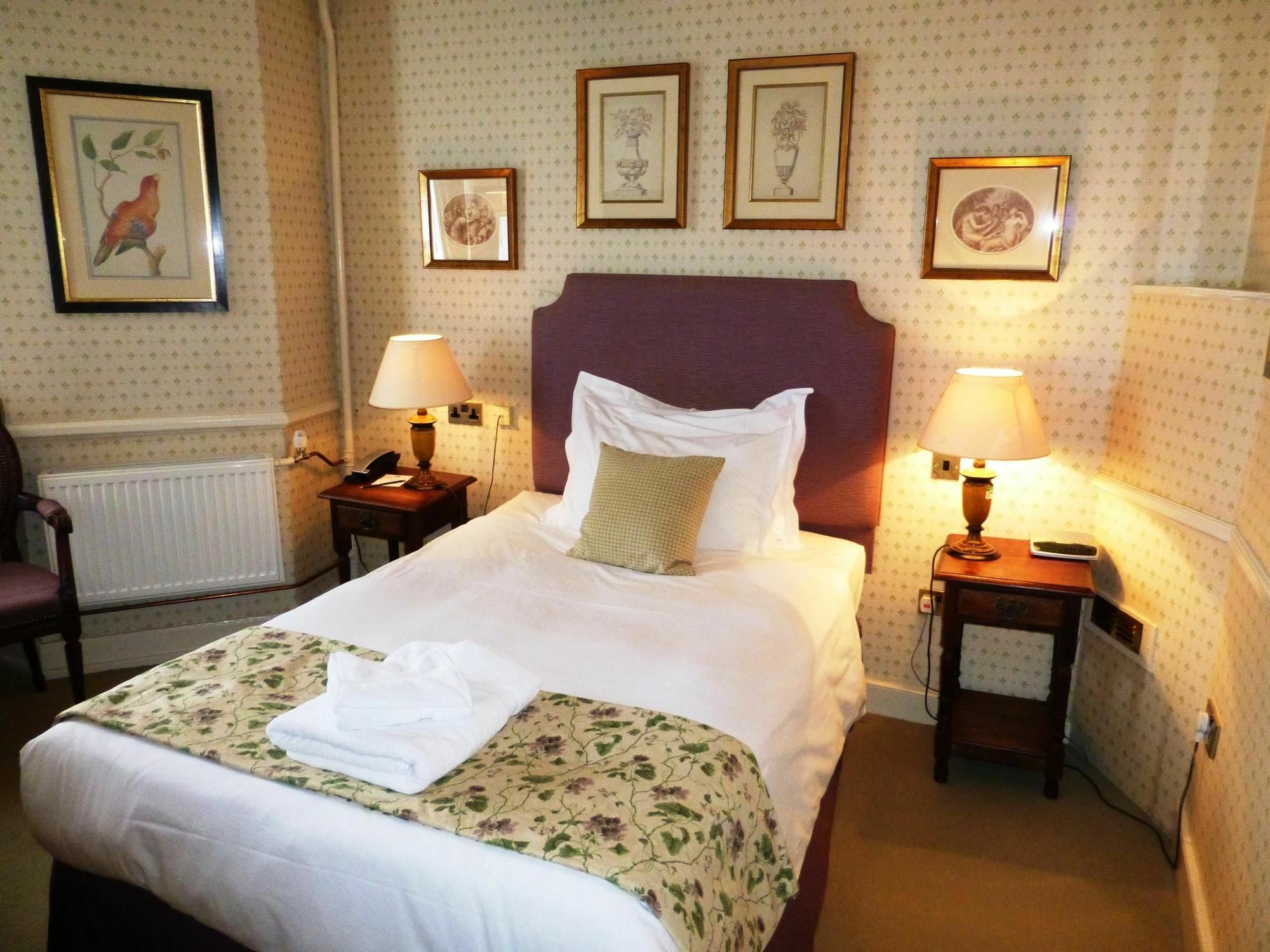 The Bear Hotel Девизес Екстериор снимка