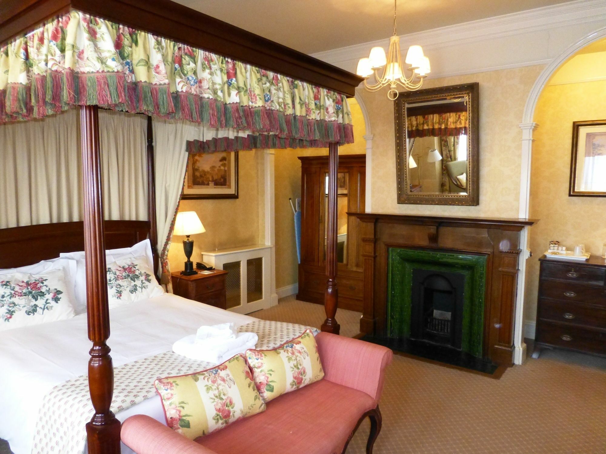 The Bear Hotel Девизес Екстериор снимка