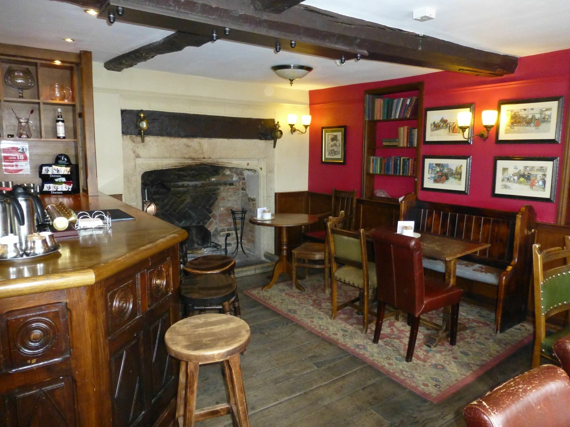 The Bear Hotel Девизес Екстериор снимка